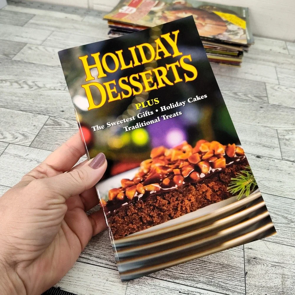 Holiday Desserts Cookbook Booklet 2005‎ Vintage Y2K Baking Treats Recipes